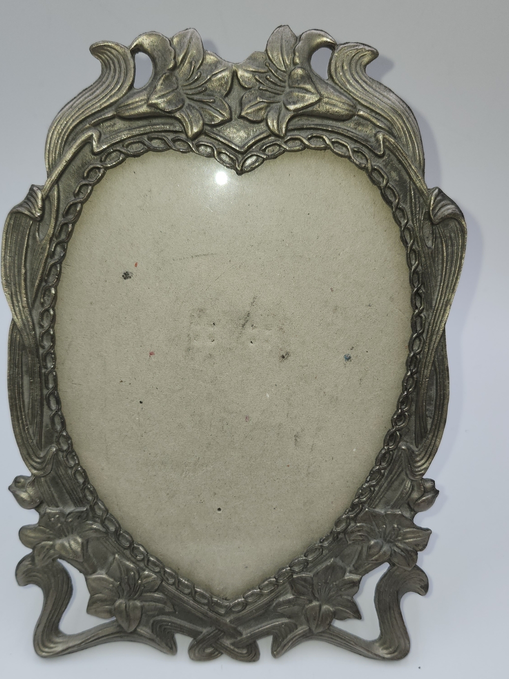 Vintage Ornate Antique-Style Silver Tone Flower Tulip Heart Picture Frame